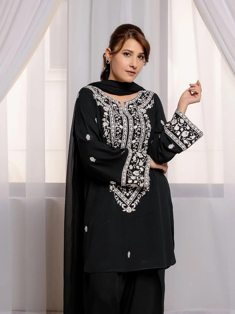 The Serene Krinkle: 3-PC Lawn Cotton Suit with Hand-Embroidered Chiffon Dupatta