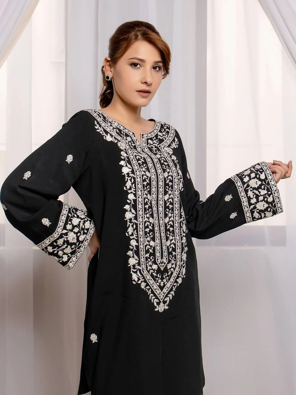 The Serene Krinkle: 3-PC Lawn Cotton Suit with Hand-Embroidered Chiffon Dupatta