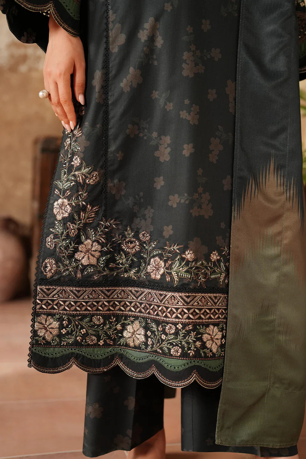 The Majestic Silhouette: Digital Lawn Ensemble with Heavy Embroidered Chiffon Dupatta