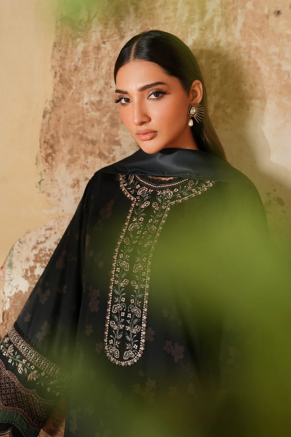 The Majestic Silhouette: Digital Lawn Ensemble with Heavy Embroidered Chiffon Dupatta